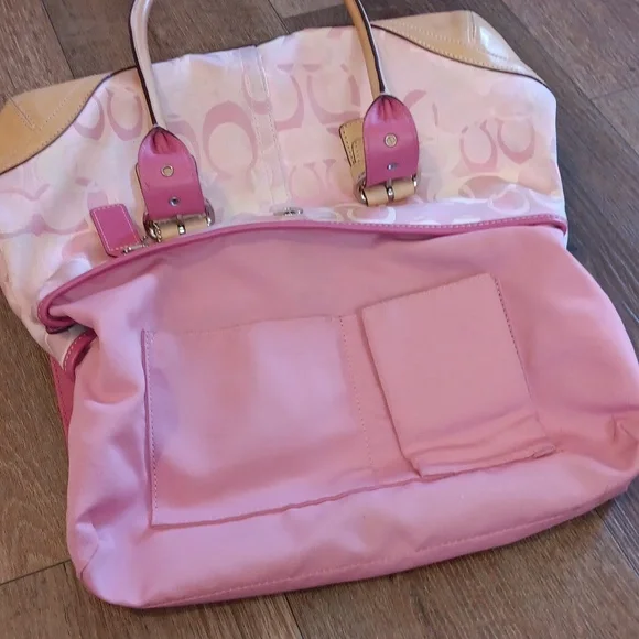 🩷Coach Y2k Pink Optic Shoulder Bag 🩷💕 - Picture 14 of 17